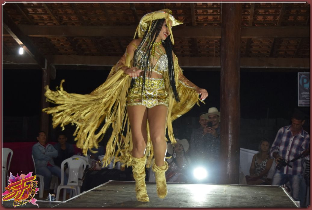 DESFILE DA RAINHA DA EXPOVALE 2019